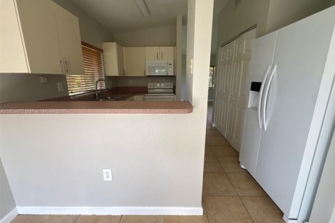 House in Homestead, Florida 4 bedrooms, 138.52 sq.m. № 1790319 - photo 4