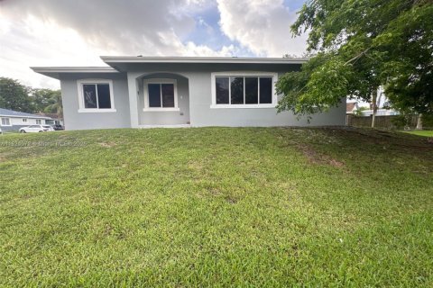 House in Homestead, Florida 4 bedrooms, 138.52 sq.m. № 1790319 - photo 19