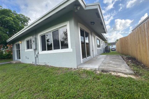 House in Homestead, Florida 4 bedrooms, 138.52 sq.m. № 1790319 - photo 18