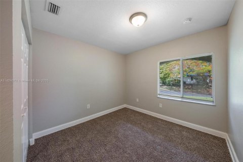 House in Homestead, Florida 4 bedrooms, 138.52 sq.m. № 1790319 - photo 23