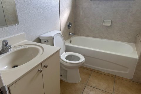 House in Homestead, Florida 4 bedrooms, 138.52 sq.m. № 1790319 - photo 15