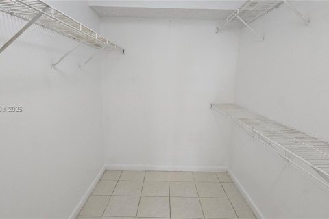 Condominio en alquiler en Coral Springs, Florida, 2 dormitorios, 91.42 m2 № 1762489 - foto 17