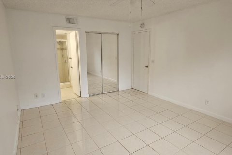 Condominio en alquiler en Coral Springs, Florida, 2 dormitorios, 91.42 m2 № 1762489 - foto 14