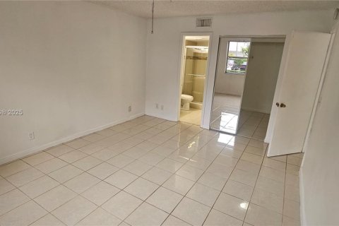 Condominio en alquiler en Coral Springs, Florida, 2 dormitorios, 91.42 m2 № 1762489 - foto 13