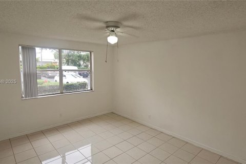 Condominio en alquiler en Coral Springs, Florida, 2 dormitorios, 91.42 m2 № 1762489 - foto 16