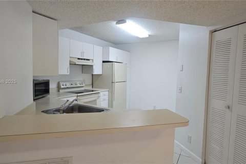 Condominio en alquiler en Coral Springs, Florida, 2 dormitorios, 91.42 m2 № 1762489 - foto 6