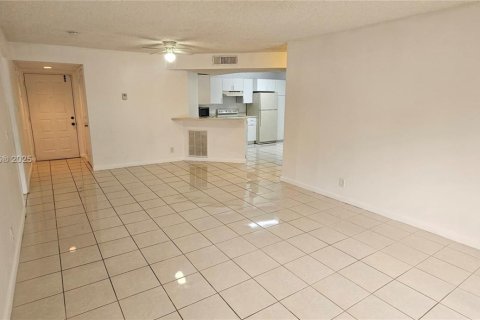 Condominio en alquiler en Coral Springs, Florida, 2 dormitorios, 91.42 m2 № 1762489 - foto 7