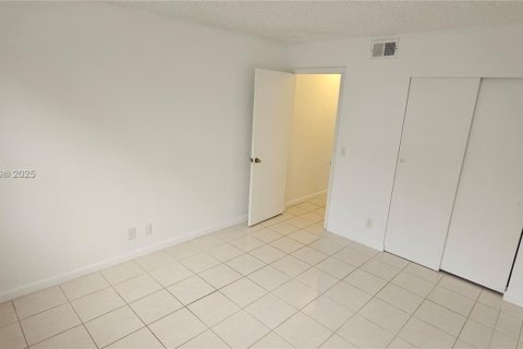 Condominio en alquiler en Coral Springs, Florida, 2 dormitorios, 91.42 m2 № 1762489 - foto 18