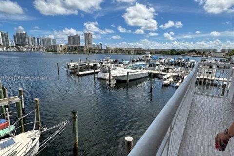 Condominio en venta en Aventura, Florida, 1 dormitorio, 93.37 m2 № 1703427 - foto 4