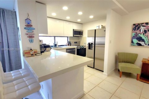 Снять в аренду кондоминиум в Санни-Айлс-Бич, Флорида 2 спальни, 91.79м2, № 2005871 - фото 6