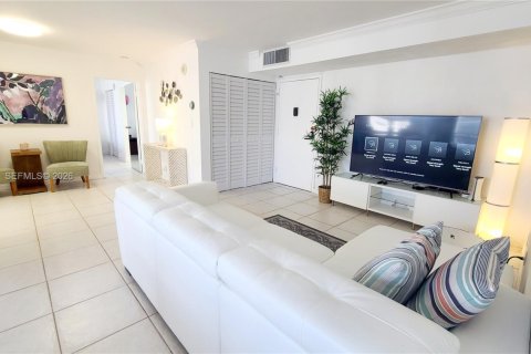 Снять в аренду кондоминиум в Санни-Айлс-Бич, Флорида 2 спальни, 91.79м2, № 2005871 - фото 4
