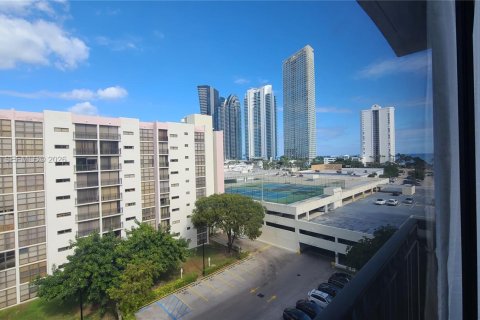 Снять в аренду кондоминиум в Санни-Айлс-Бич, Флорида 2 спальни, 91.79м2, № 2005871 - фото 17