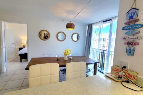 Снять в аренду кондоминиум в Санни-Айлс-Бич, Флорида 2 спальни, 91.79м2, № 2005871 - фото 8