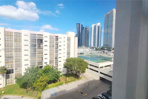 Снять в аренду кондоминиум в Санни-Айлс-Бич, Флорида 2 спальни, 91.79м2, № 2005871 - фото 12