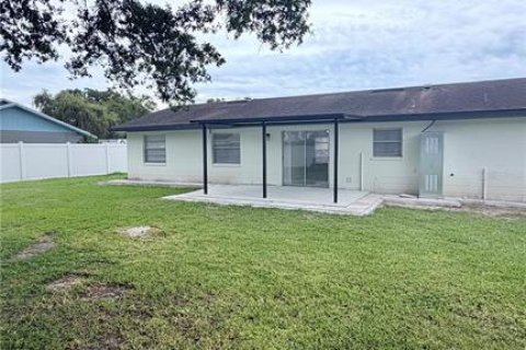 House in Lakeland, Florida 3 bedrooms, 103.31 sq.m. № 2394120 - photo 15