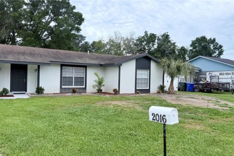 House in Lakeland, Florida 3 bedrooms, 103.31 sq.m. № 2394120