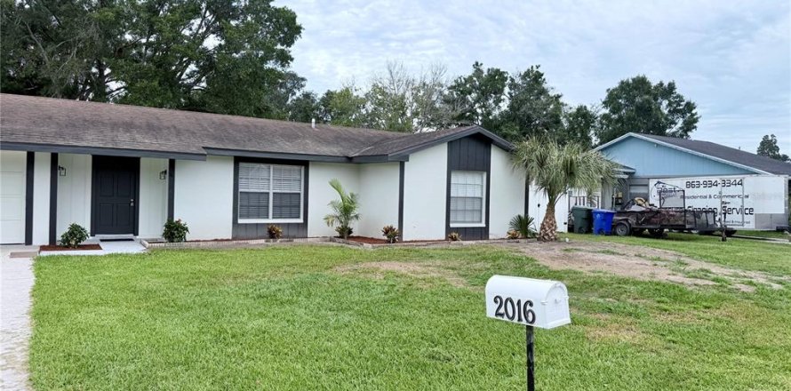House in Lakeland, Florida 3 bedrooms, 103.31 sq.m. № 2394120