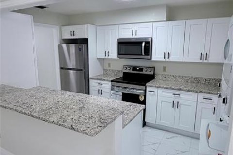 House in Lakeland, Florida 3 bedrooms, 103.31 sq.m. № 2394120 - photo 6