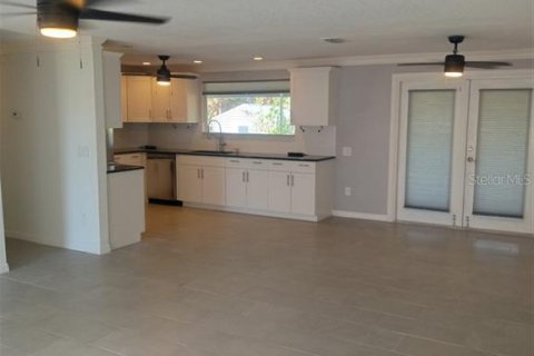 House in Port Charlotte, Florida 3 bedrooms, 109.44 sq.m. № 1522010 - photo 11