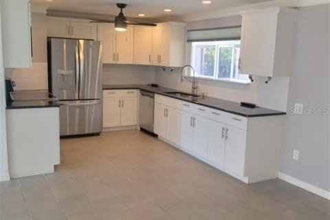 House in Port Charlotte, Florida 3 bedrooms, 109.44 sq.m. № 1522010 - photo 10