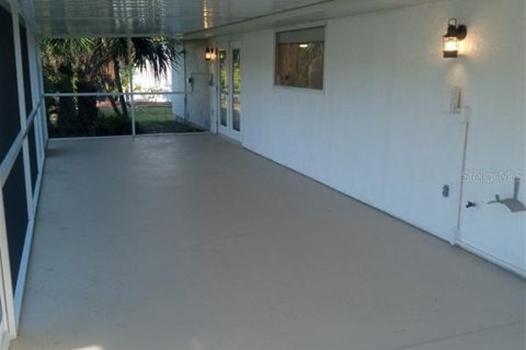 House in Port Charlotte, Florida 3 bedrooms, 109.44 sq.m. № 1522010 - photo 3