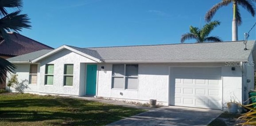 House in Port Charlotte, Florida 3 bedrooms, 109.44 sq.m. № 1522010
