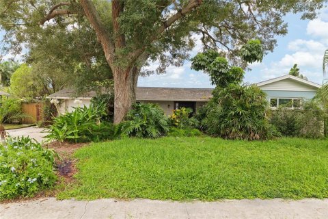 House in Tampa, Florida 3 bedrooms, 166.48 sq.m. № 2291837