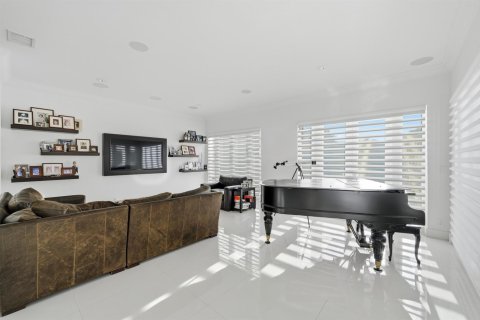 Villa ou maison à vendre à North Miami Beach, Floride: 5 chambres, 467.02 m2 № 2423565 - photo 11