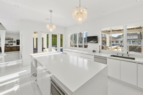 Villa ou maison à vendre à North Miami Beach, Floride: 5 chambres, 467.02 m2 № 2423565 - photo 10