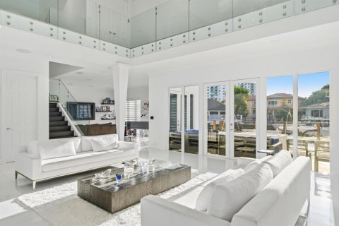 Villa ou maison à vendre à North Miami Beach, Floride: 5 chambres, 467.02 m2 № 2423565 - photo 6