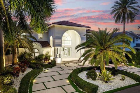 Villa ou maison à vendre à North Miami Beach, Floride: 5 chambres, 467.02 m2 № 2423565 - photo 3