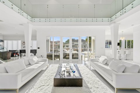 Villa ou maison à vendre à North Miami Beach, Floride: 5 chambres, 467.02 m2 № 2423565 - photo 4