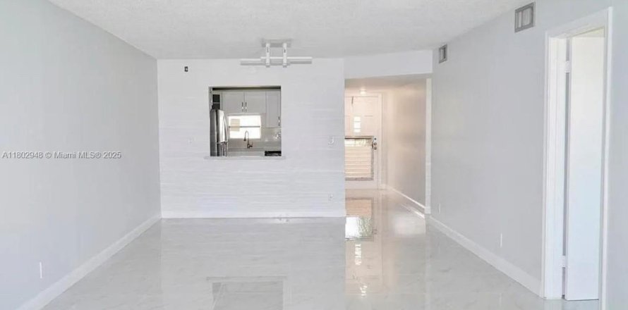 Condo in Pembroke Pines, Florida, 2 bedrooms  № 1865476