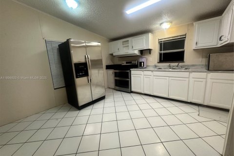 Снять в аренду квартиру в Бока-Ратон, Флорида 3 спальни, 101.45м2, № 1947832 - фото 3