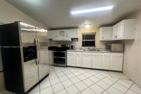 Снять в аренду квартиру в Бока-Ратон, Флорида 3 спальни, 101.45м2, № 1947832 - фото 2