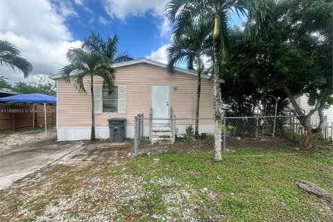 Снять в аренду квартиру в Бока-Ратон, Флорида 3 спальни, 101.45м2, № 1947832 - фото 1