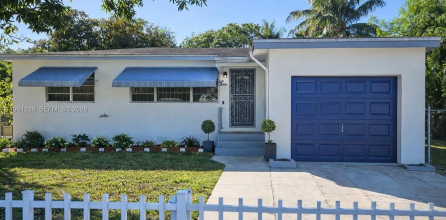 Casa en North Miami, Florida 3 dormitorios, 103.59 m2 № 2031928