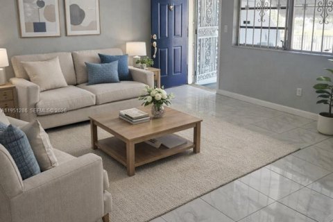 Casa en venta en North Miami, Florida, 3 dormitorios, 103.59 m2 № 2031928 - foto 2