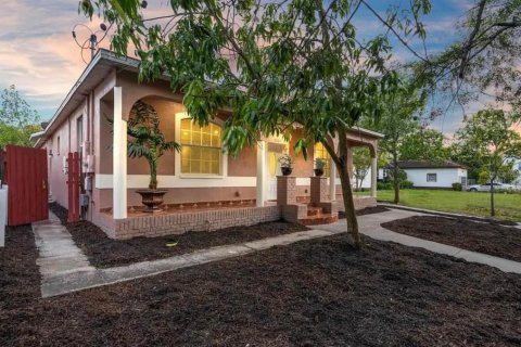House in Tampa, Florida 3 bedrooms, 175.4 sq.m. № 2147936 - photo 3