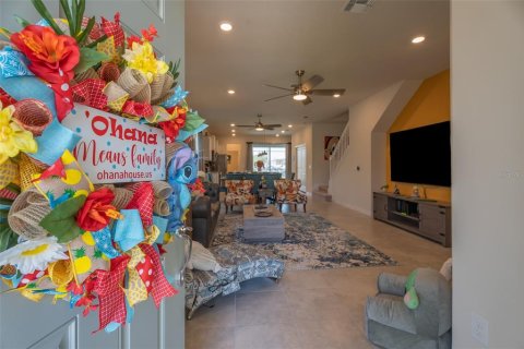 House in Davenport, Florida 5 bedrooms, 243.59 sq.m. № 2234500 - photo 2