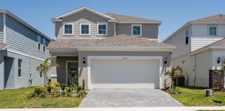 House in Davenport, Florida 5 bedrooms, 243.59 sq.m. № 2234500