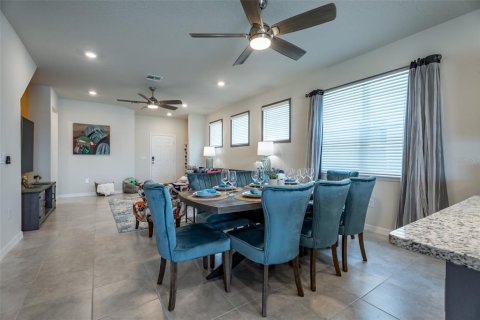 House in Davenport, Florida 5 bedrooms, 243.59 sq.m. № 2234500 - photo 14