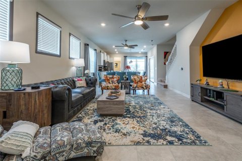 House in Davenport, Florida 5 bedrooms, 243.59 sq.m. № 2234500 - photo 8