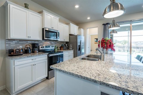 House in Davenport, Florida 5 bedrooms, 243.59 sq.m. № 2234500 - photo 10