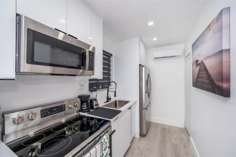 Снять в аренду виллу или дом в Майами, Флорида 2 спальни, 64.57м2, № 2085070 - фото 17