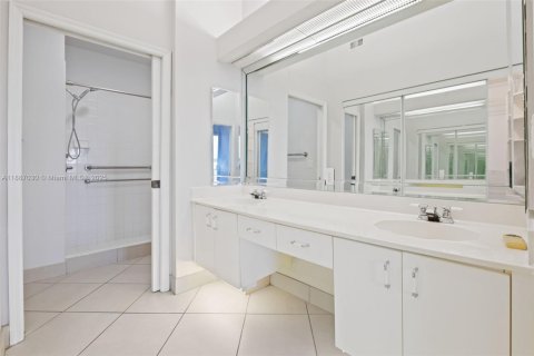 Купить кондоминиум в Тамарак, Флорида 2 спальни, 139.35м2, № 1942569 - фото 17