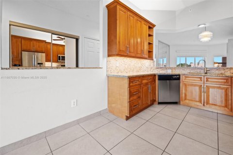 Купить кондоминиум в Тамарак, Флорида 2 спальни, 139.35м2, № 1942569 - фото 7