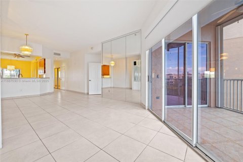 Купить кондоминиум в Тамарак, Флорида 2 спальни, 139.35м2, № 1942569 - фото 10