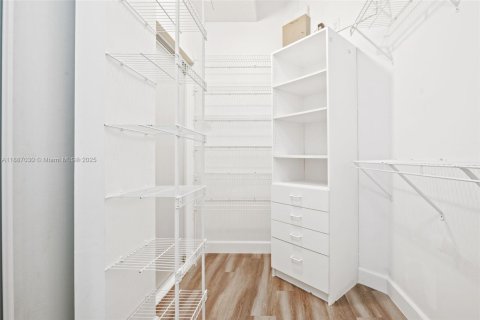 Купить кондоминиум в Тамарак, Флорида 2 спальни, 139.35м2, № 1942569 - фото 18