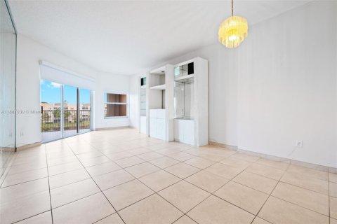 Купить кондоминиум в Тамарак, Флорида 2 спальни, 139.35м2, № 1942569 - фото 8